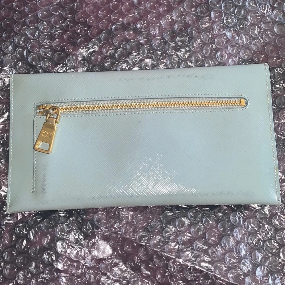 Prada Milano envelope vernis leather studded with rhinestones. - Picture 2 of 10